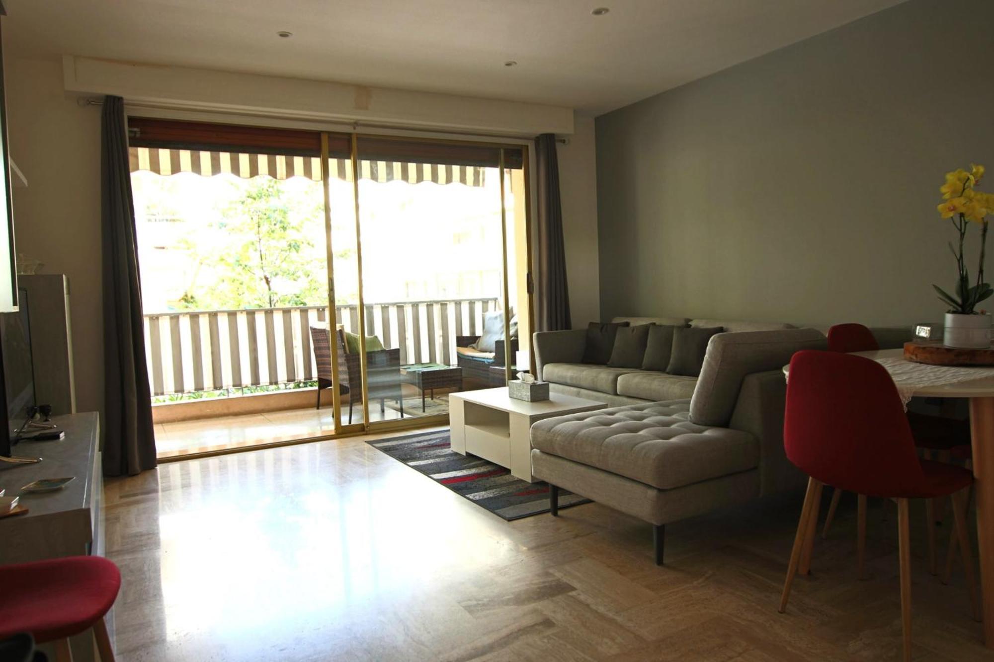 Air-conditioned Of 90 M2 Only 200 Meters Away From The Croisette *