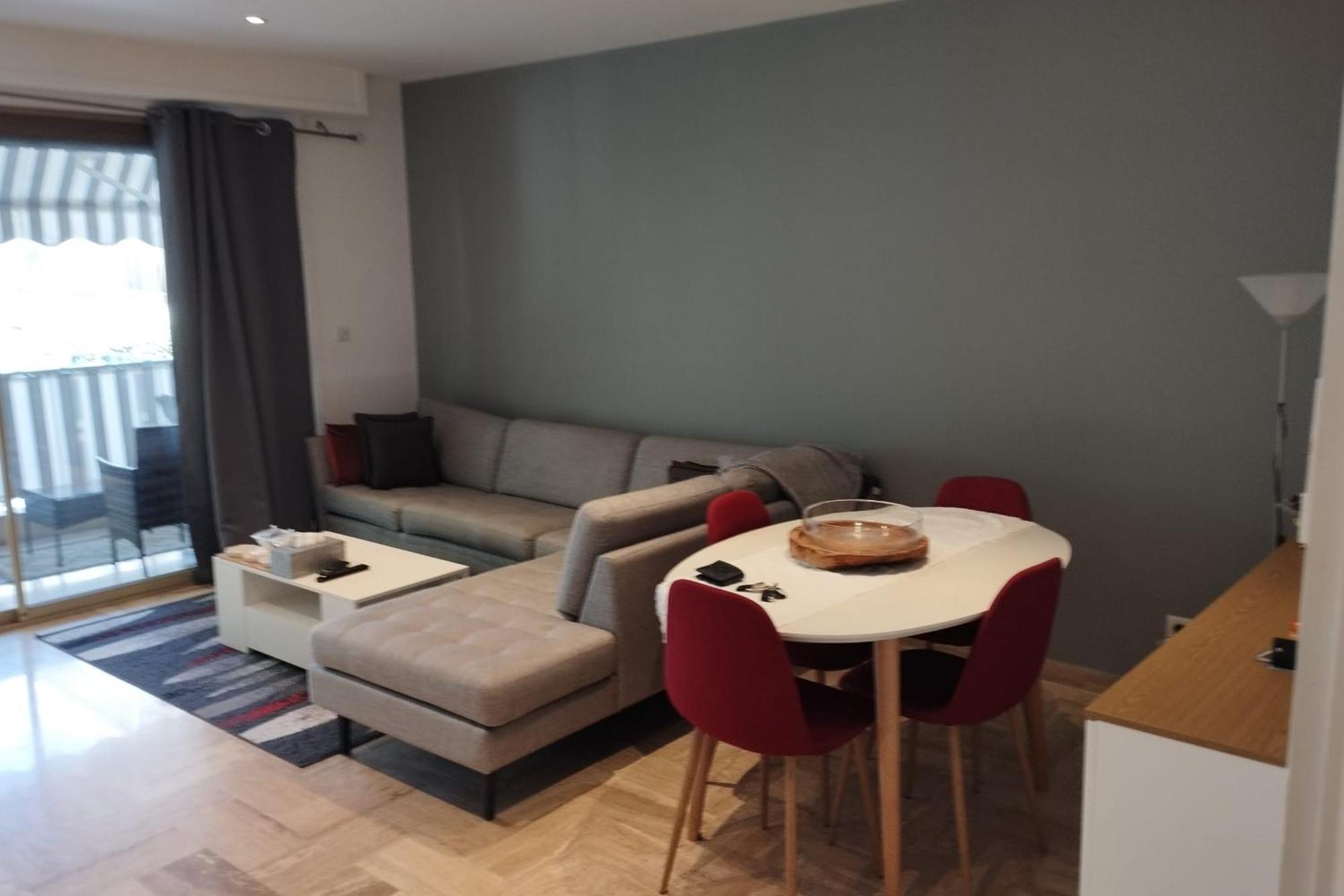 Air-conditioned Of 90 M2 Only 200 Meters Away From The Croisette *