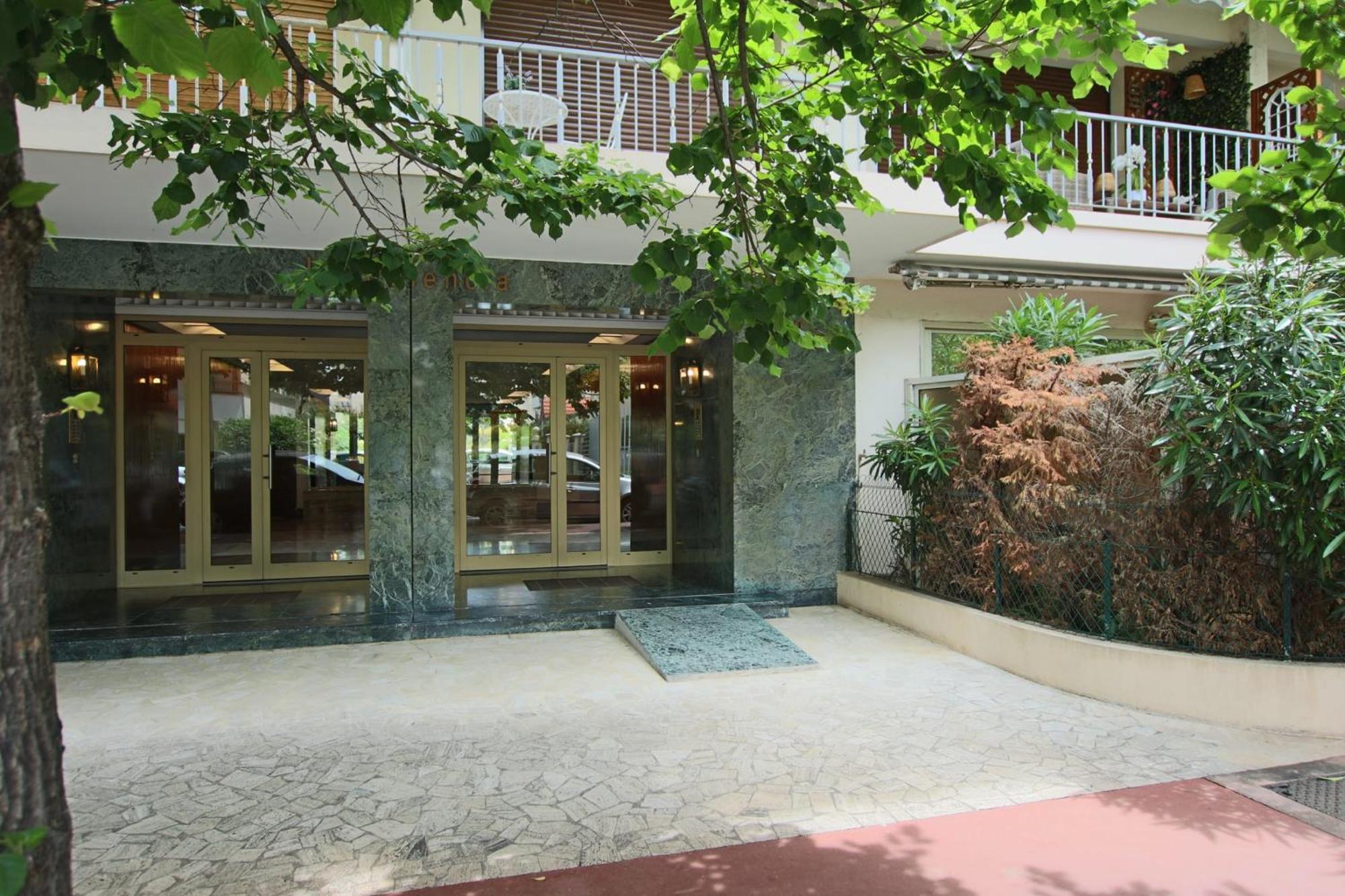 Air-conditioned Of 90 M2 Only 200 Meters Away From The Croisette Appartement Cannes