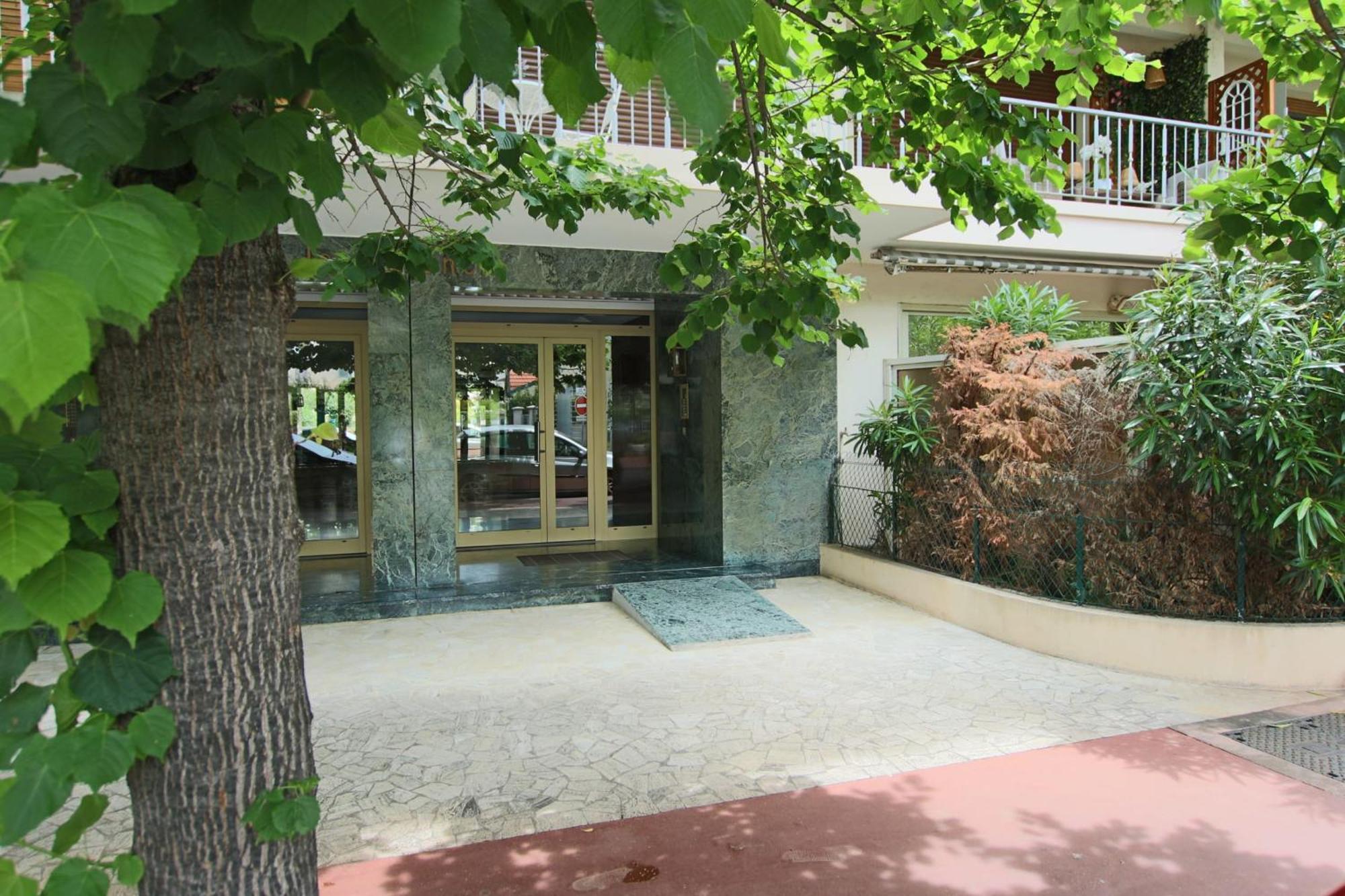 Air-conditioned Of 90 M2 Only 200 Meters Away From The Croisette Appartement